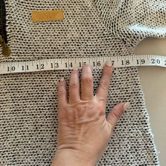 Jadelynn Brooke Women's Long Sleeve 1/4 Zip Pullover Color Gray and White - Picture 6 of 7